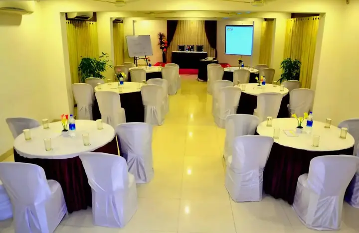 Нагпур: Hotel Flora Inn