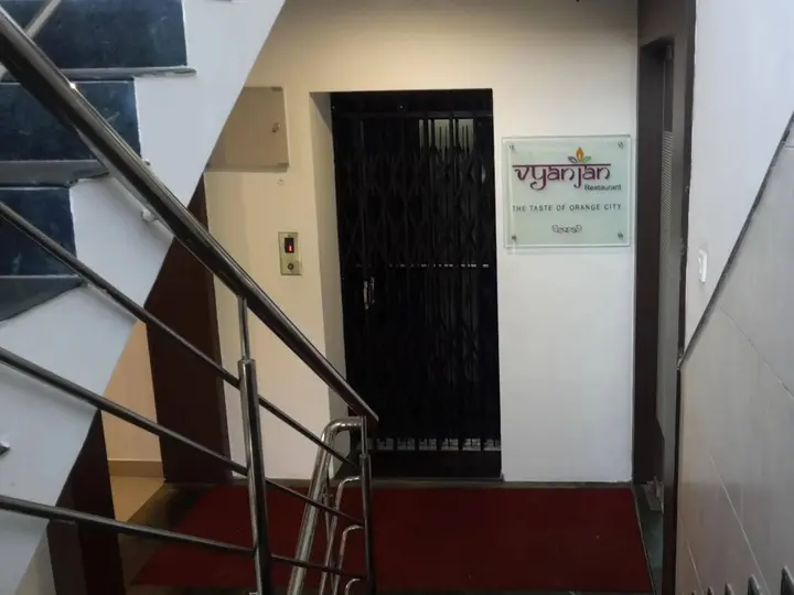 Нагпур: Hotel Flora Inn