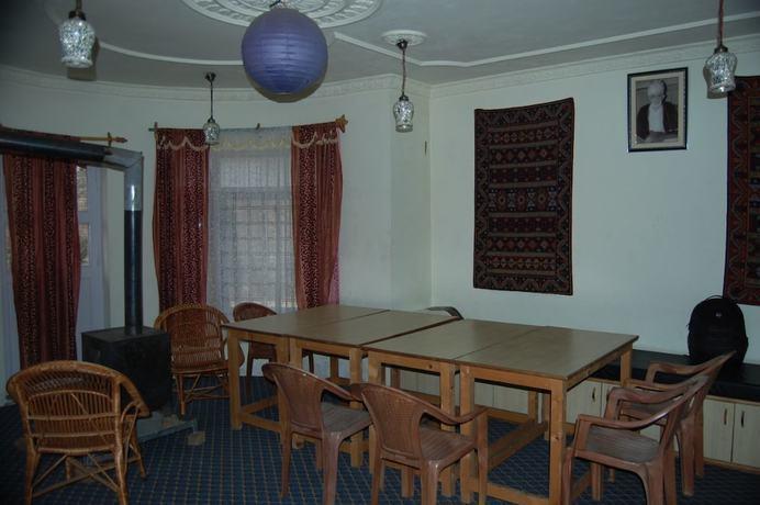 Шринагар: Calm Holiday Inn