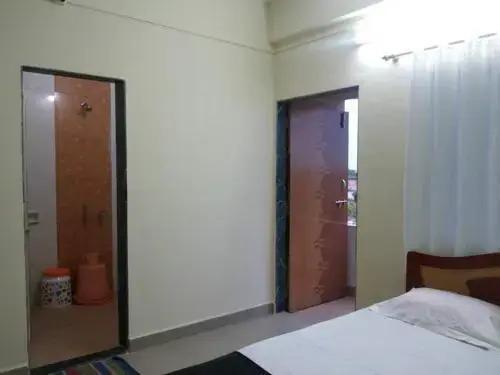 Малван: Hotel Anantashram