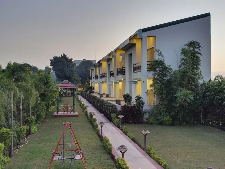 Бахадрабад: V Resorts Rajaji National Park