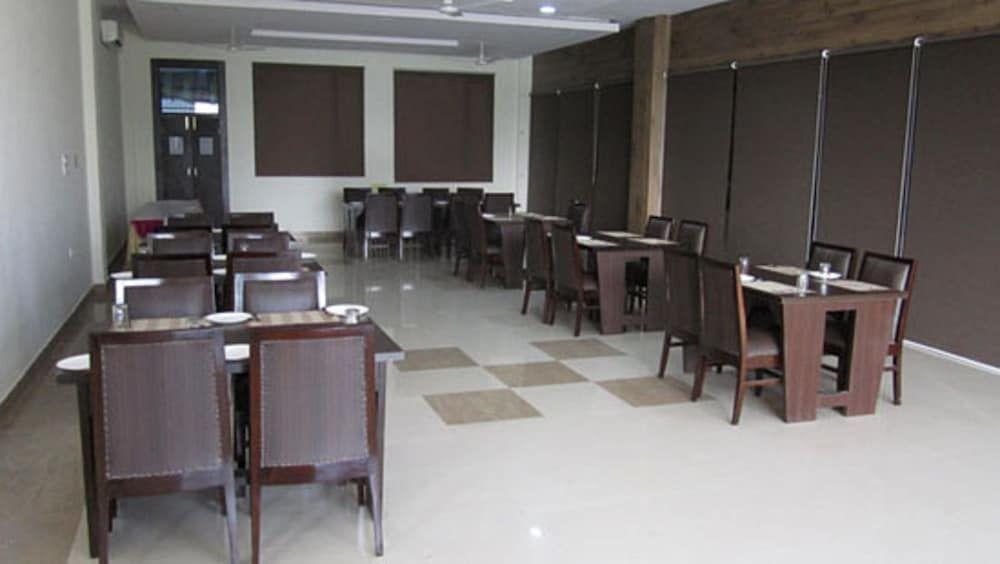 Бахадрабад: Hotel Flora Haridwar