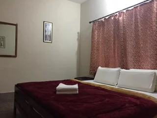 Раникхет: Hotel Nirvana