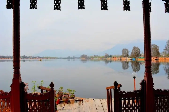Шринагар: Golden Flower Heritage Houseboat