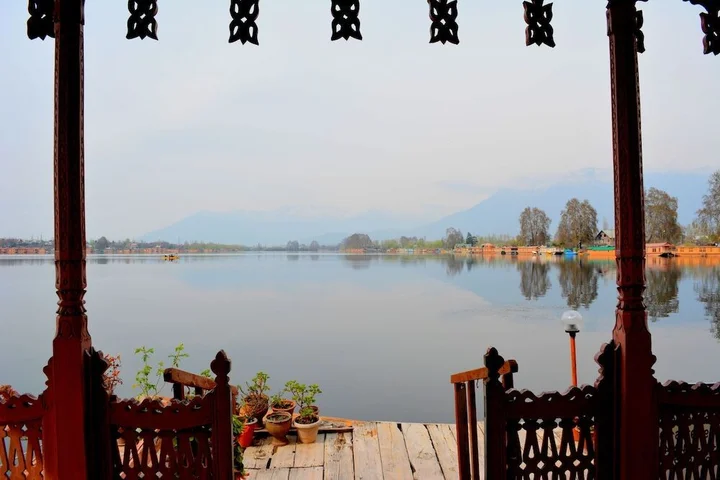 Шринагар: Golden Flower Heritage Houseboat