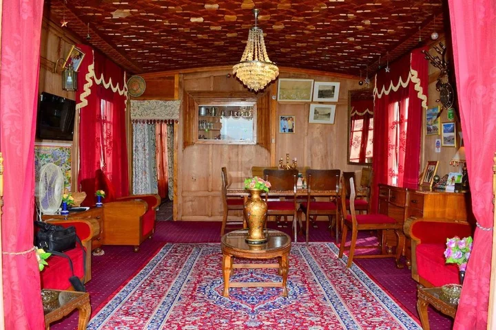 Шринагар: Golden Flower Heritage Houseboat