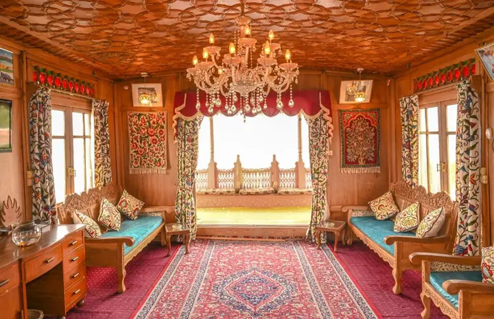 Шринагар: Golden Flower Heritage Houseboat