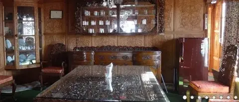 Шринагар: R. I. E. Heritage Group of  Houseboats Srinagar