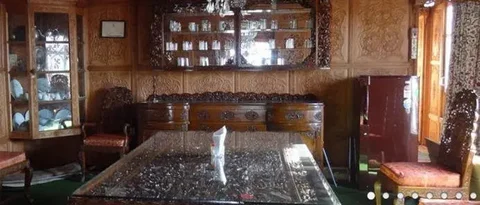 Шринагар: R. I. E. Heritage Group of  Houseboats Srinagar