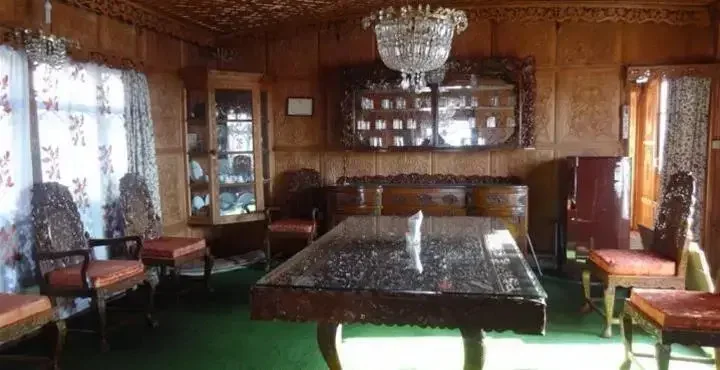 Шринагар: R. I. E. Heritage Group of Houseboats Srinagar