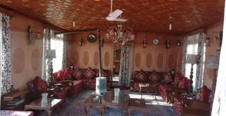 Шринагар: R. I. E. Heritage Group of  Houseboats Srinagar
