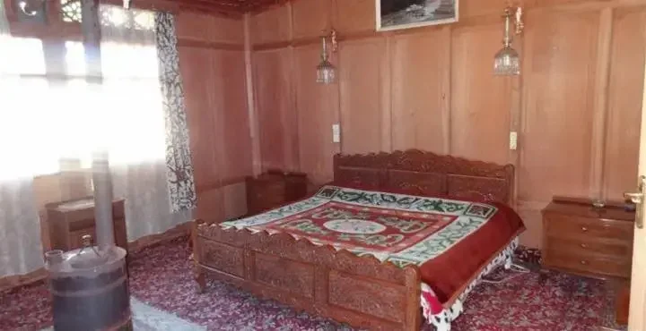 Шринагар: R. I. E. Heritage Group of  Houseboats Srinagar