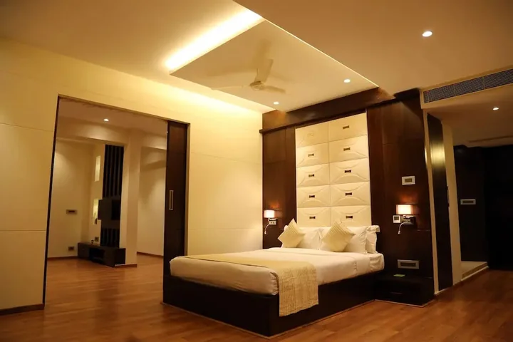 Белагави: Hotel EEFA