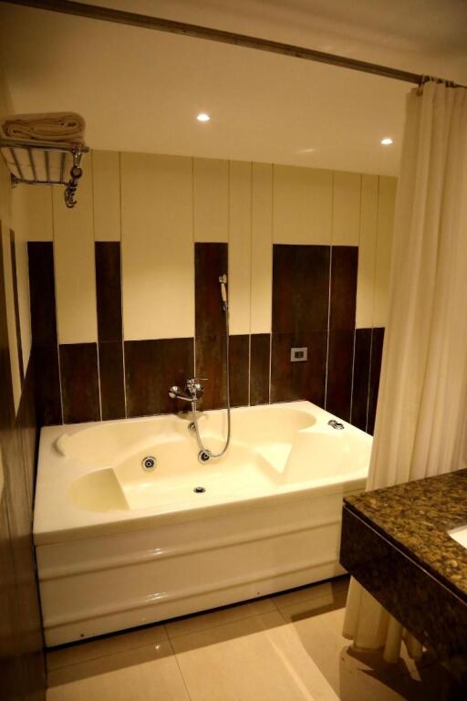 Белагави: Hotel EEFA