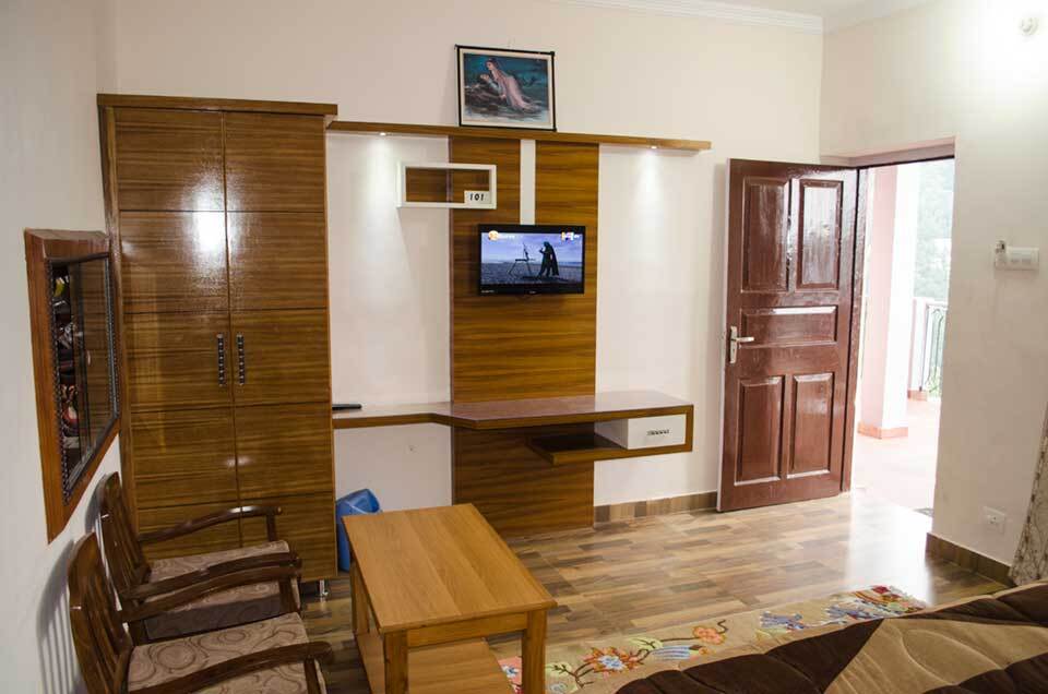 Чамба: Hotel Monal