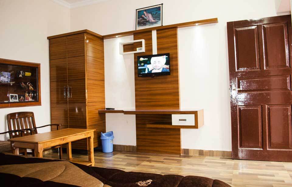 Чамба: Hotel Monal