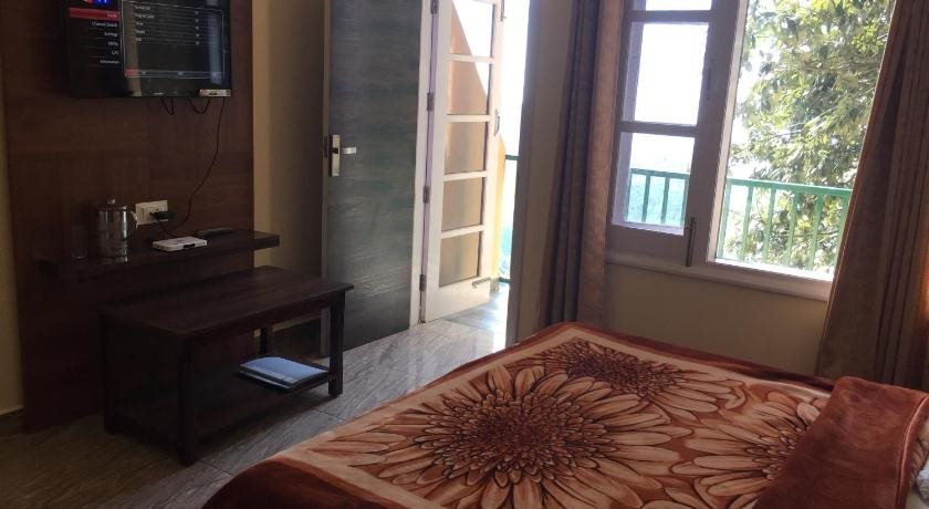 Чамба: Hotel Monal