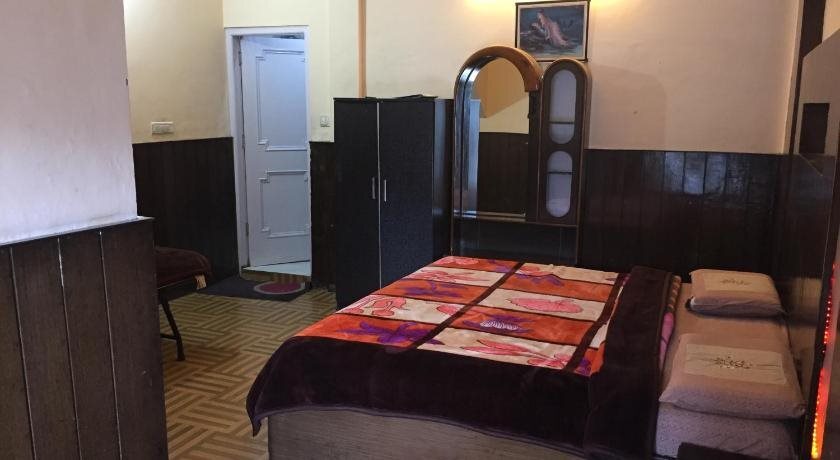 Чамба: Hotel Monal