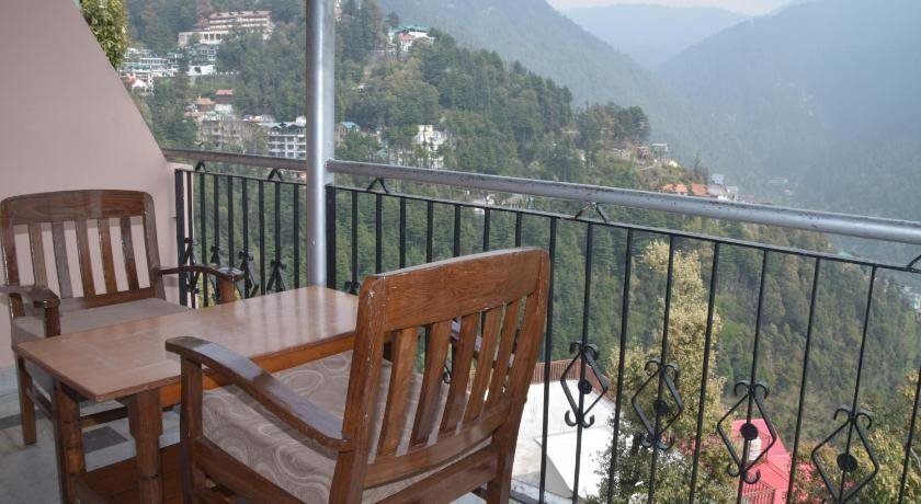 Чамба: Hotel Monal