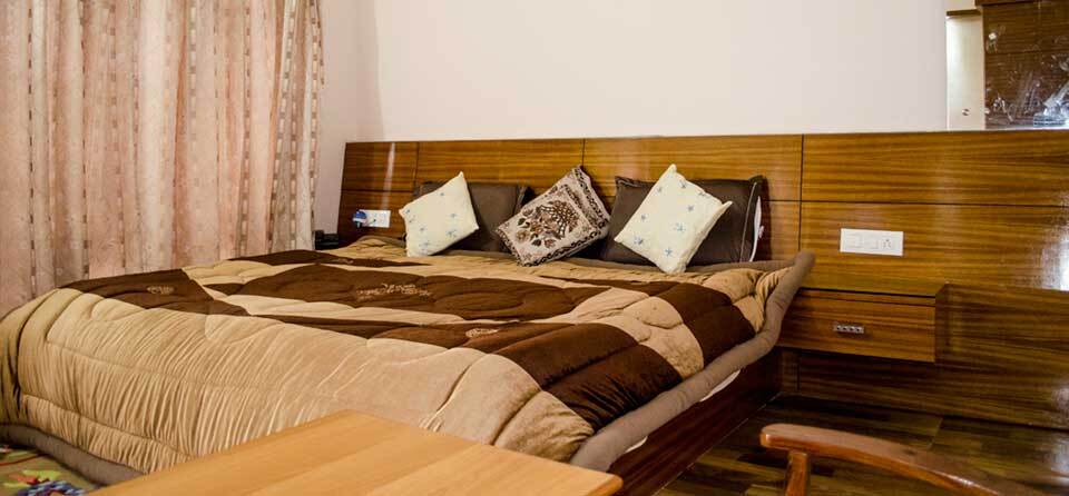 Чамба: Hotel Monal