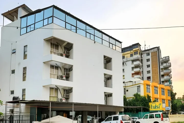 Ананд: Hotel Tulsi