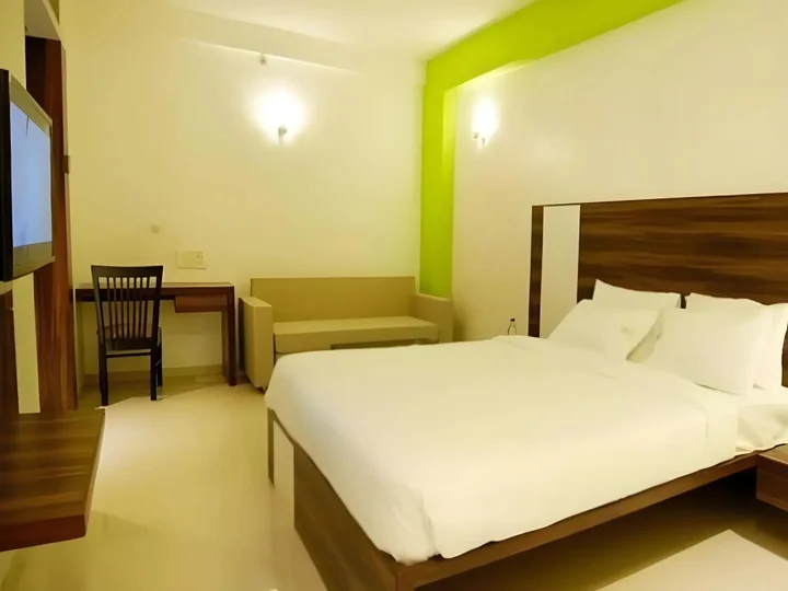 Ширди: Hotel G-Square