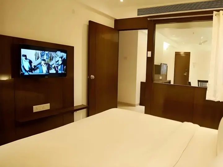 Ширди: Hotel G-Square