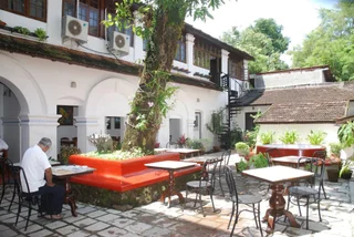Коччи: The Old Courtyard Hotel