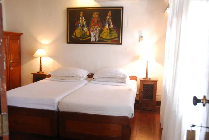Коччи: The Old Courtyard Hotel