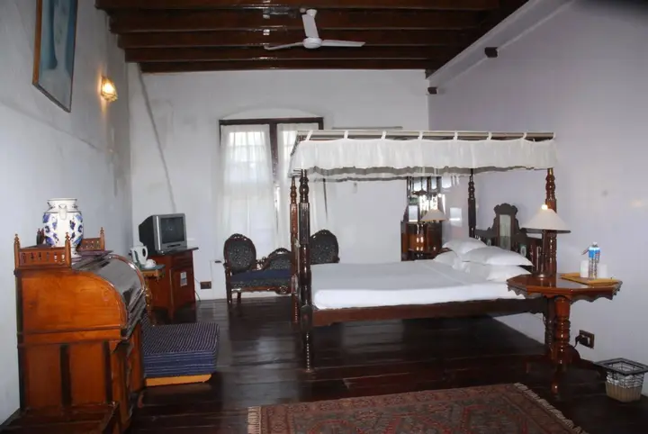 Коччи: The Old Courtyard Hotel