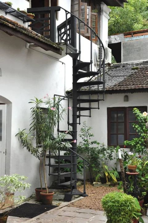 Коччи: The Old Courtyard Hotel