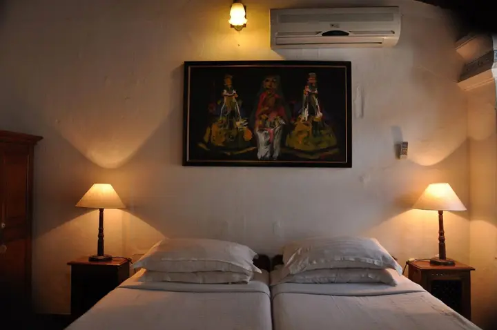 Коччи: The Old Courtyard Hotel