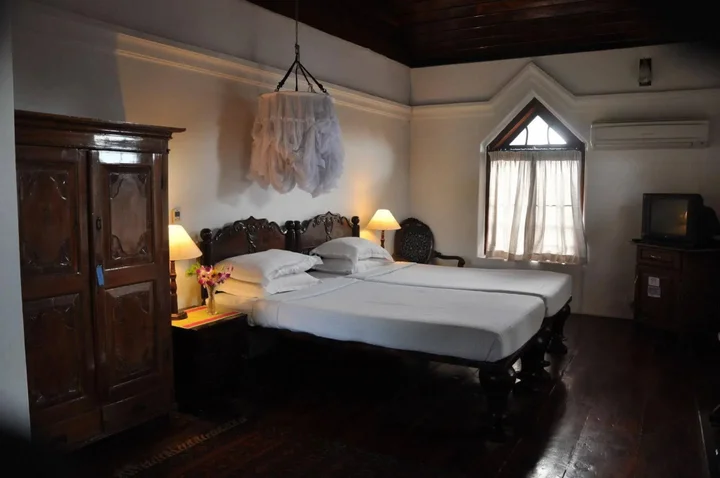 Коччи: The Old Courtyard Hotel