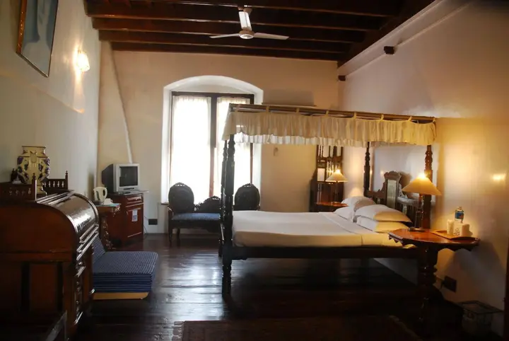 Коччи: The Old Courtyard Hotel