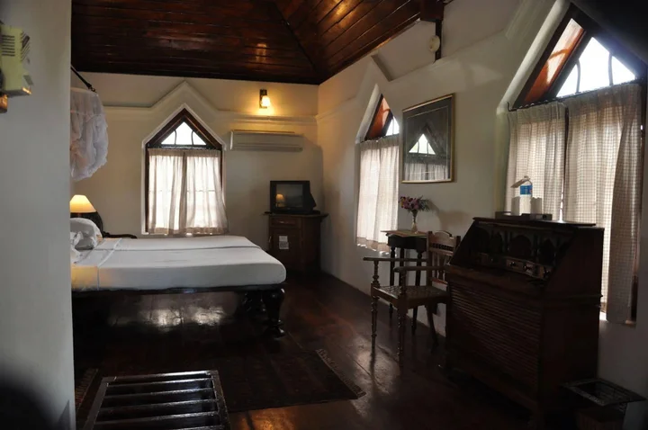 Коччи: The Old Courtyard Hotel