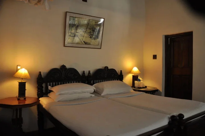 Коччи: The Old Courtyard Hotel