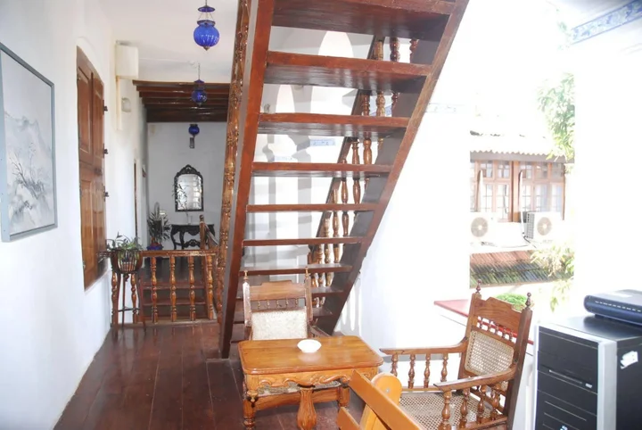 Коччи: The Old Courtyard Hotel