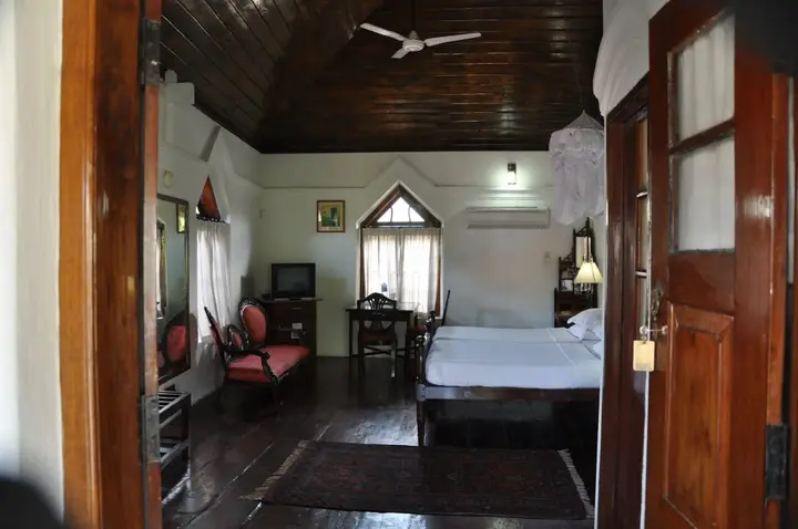 Коччи: The Old Courtyard Hotel