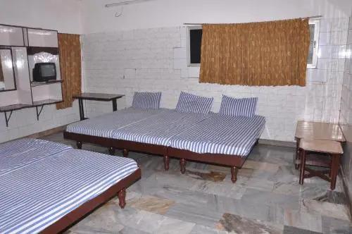 Пунди: Abirami Inn
