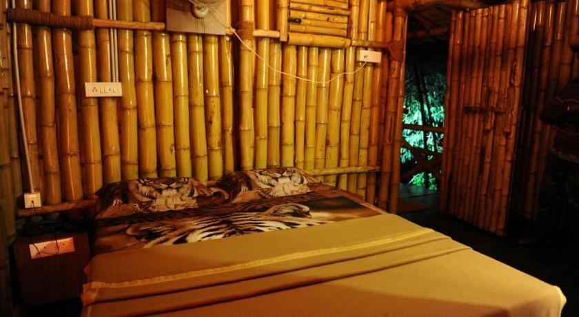 Ути: River Valley Resorts
