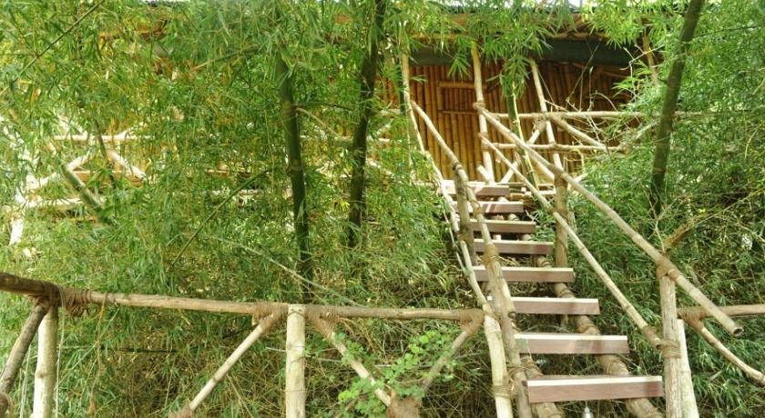 Ути: River Valley Resorts