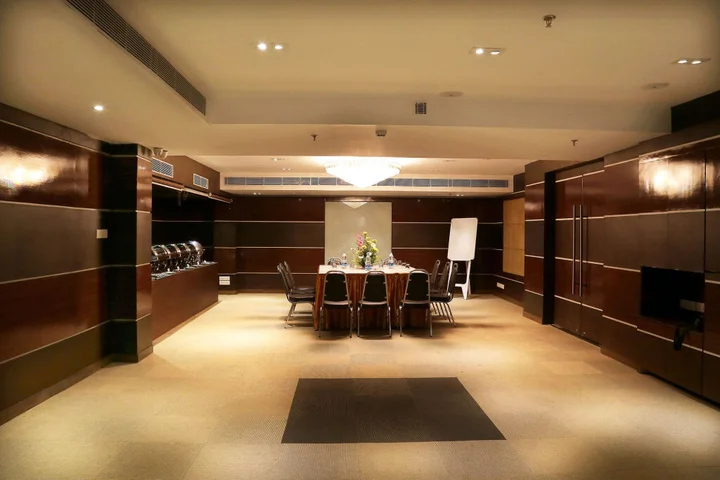 Колката: Ethnotel, Kolkata Airport
