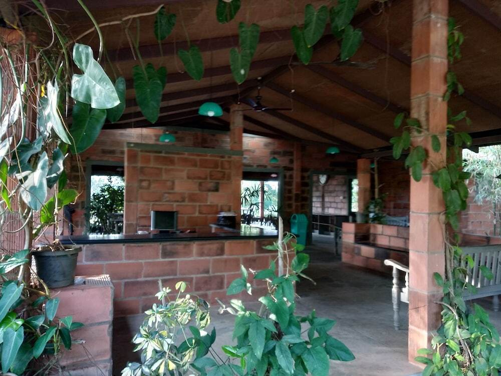 Карвар: Camp Riveredge Paradise