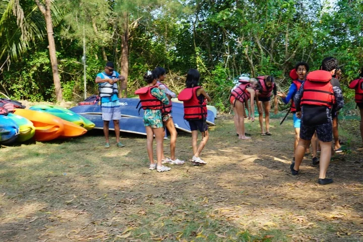 Карвар: Camp Riveredge Paradise