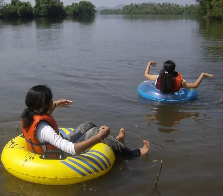 Карвар: Camp Riveredge Paradise