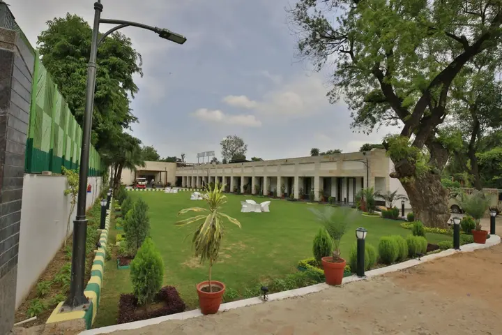 Крепость Jhansi: Jhansi Hotel