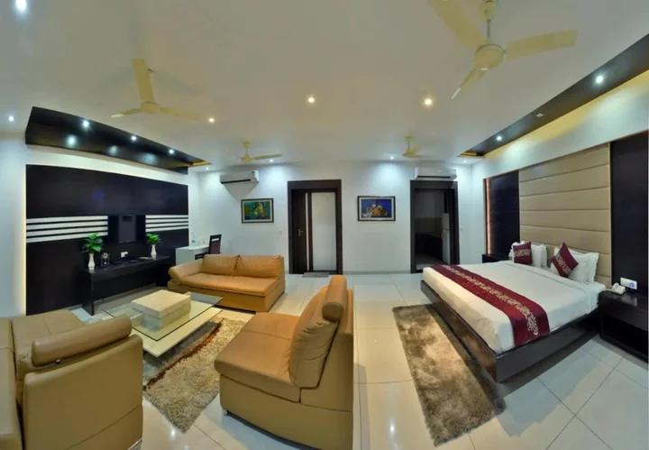 Крепость Jhansi: Jhansi Hotel