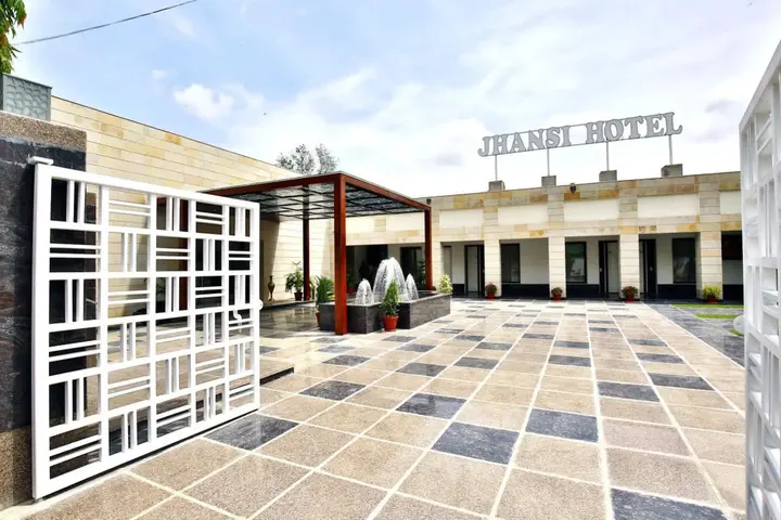 Крепость Jhansi: Jhansi Hotel