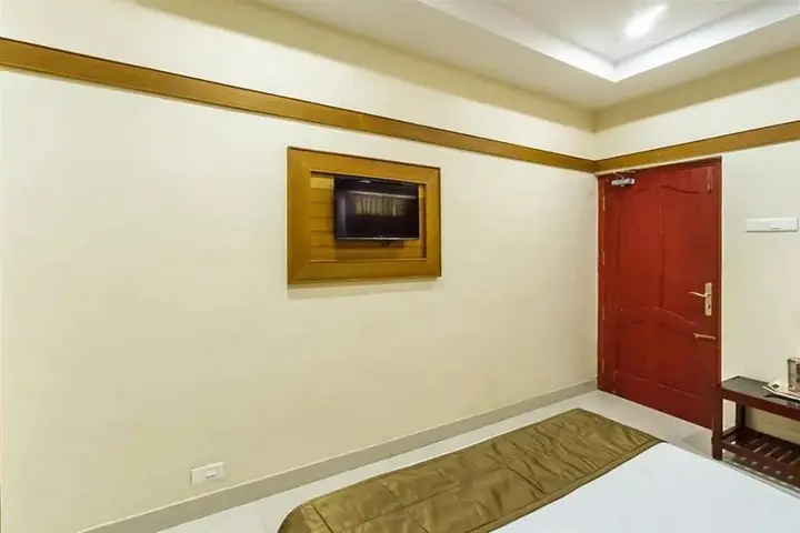 Маниячи: Hotel Imperial Regency