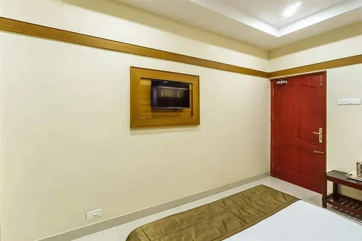 Маниячи: Hotel Imperial Regency